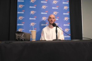 卡鲁索：詹姆斯6尺8,250磅，技术还好，防住他是件很难的事